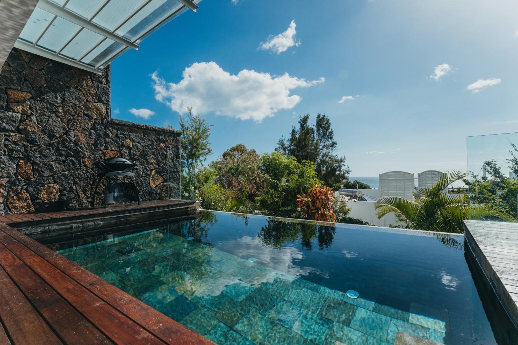 Appartement De Luxe Piscine Et Vue Mer Riviere Noire Exterior photo
